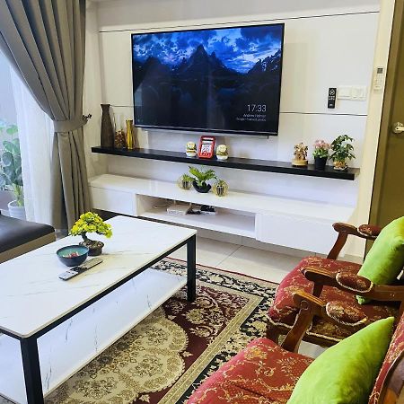 Mines Astetica Lake View Condo Seri Kembangan V1 Exteriör bild