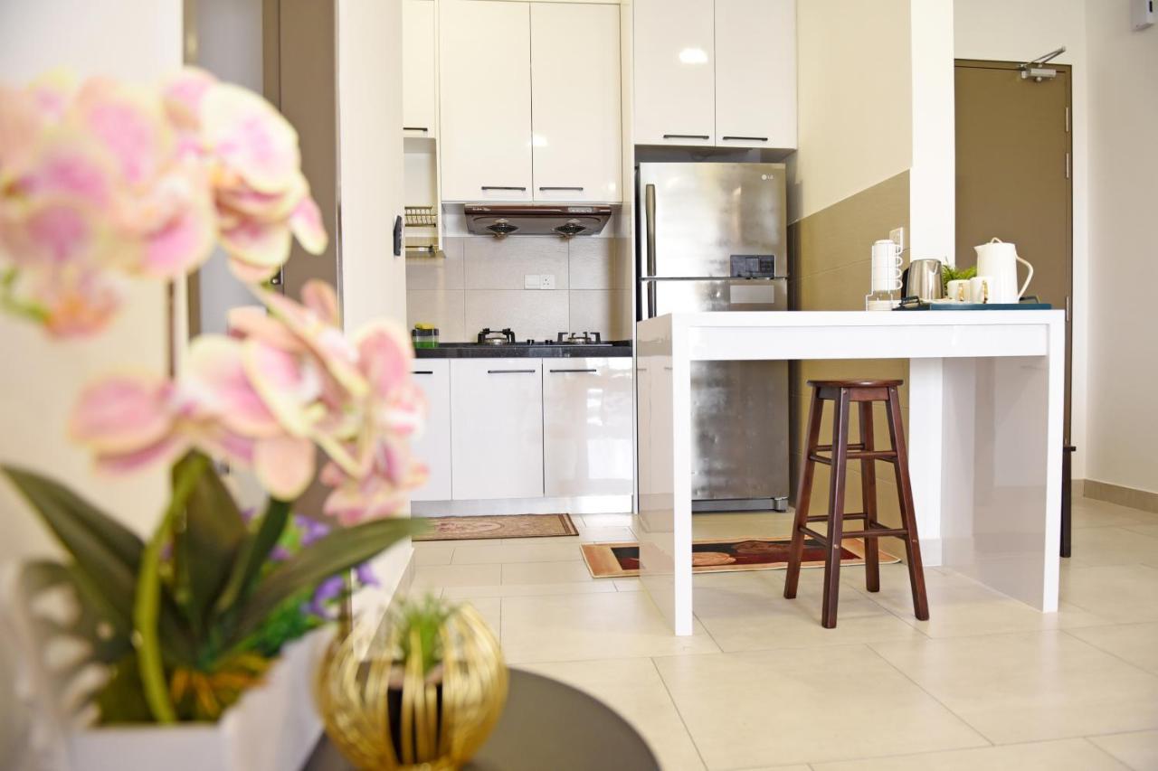 Mines Astetica Lake View Condo Seri Kembangan V1 Exteriör bild