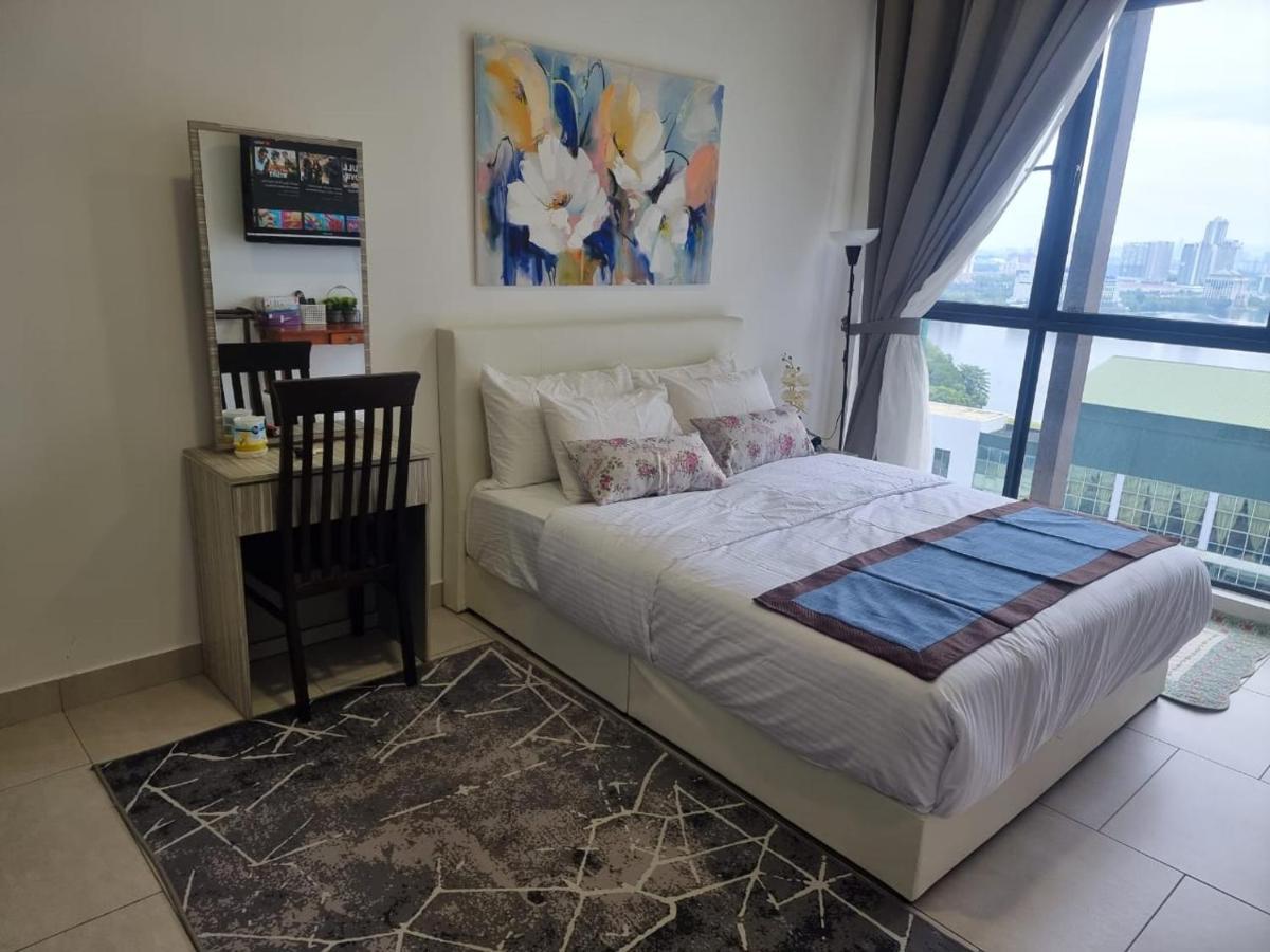 Mines Astetica Lake View Condo Seri Kembangan V1 Exteriör bild