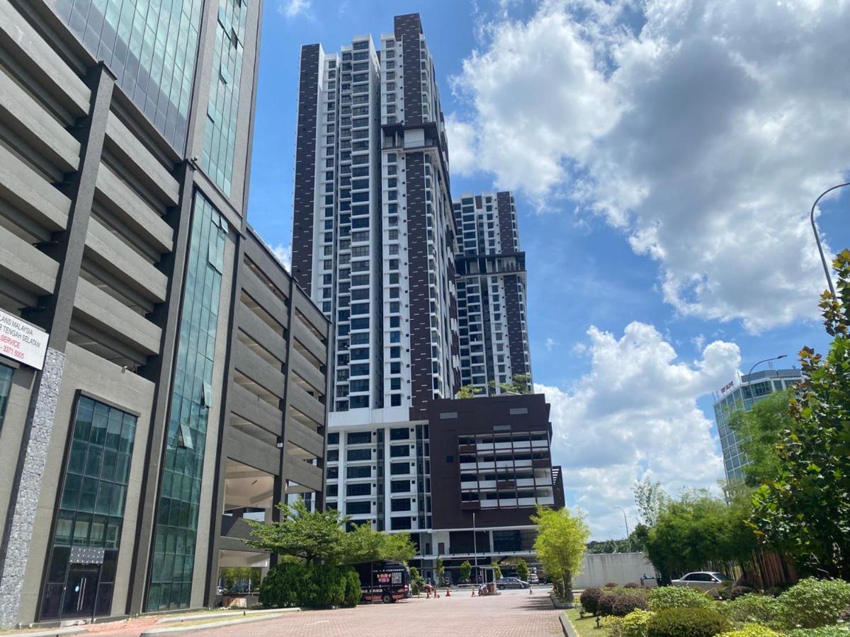 Mines Astetica Lake View Condo Seri Kembangan V1 Exteriör bild